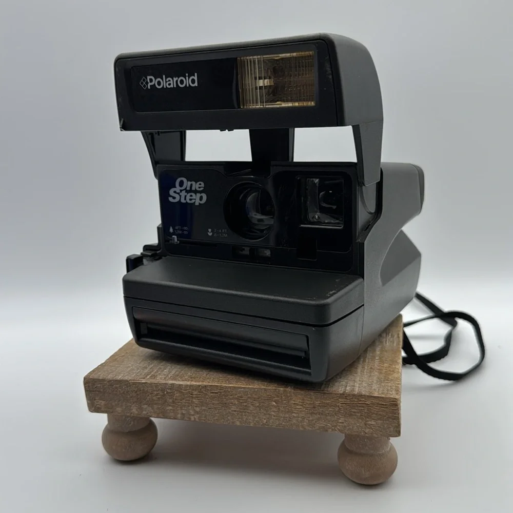 Polaroid OneStep Black Instant Camera Includes Case and Two Sealed Packs of Film - Picture 5 of 8